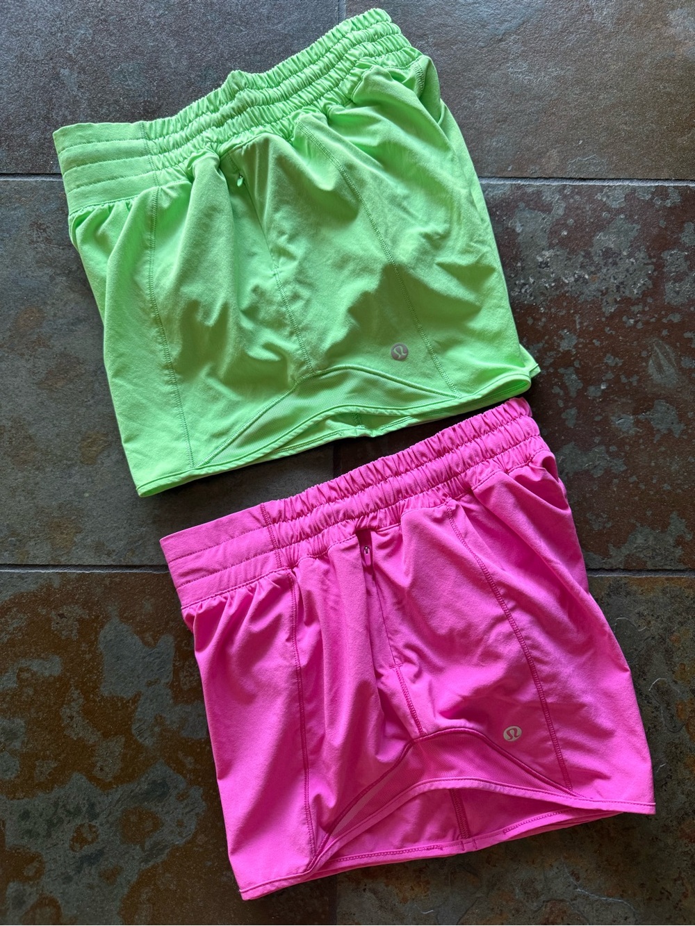 LULULEMON SET/2 HOTTY HOT & HOTTY HOT II 4” SIZE 4 VIBRANT PINK & GREEN SHORTS